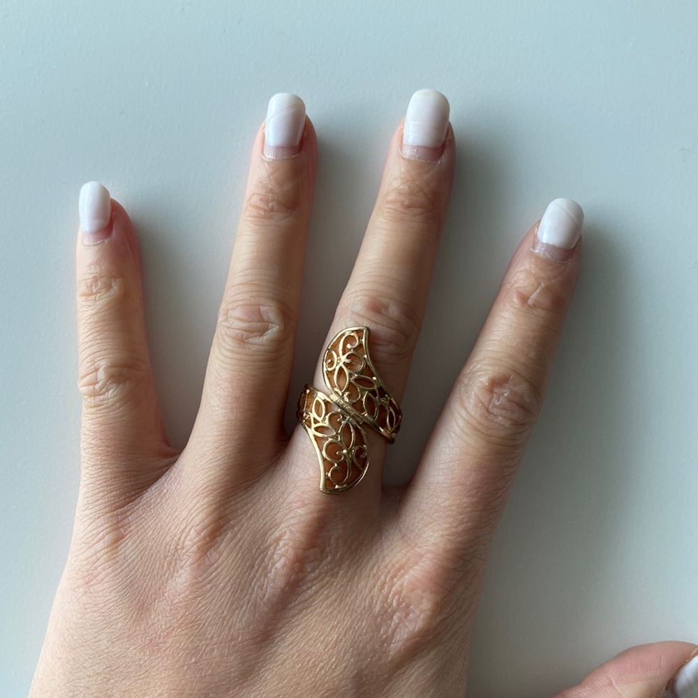 Gold intricate ring - Picture 4 of 5